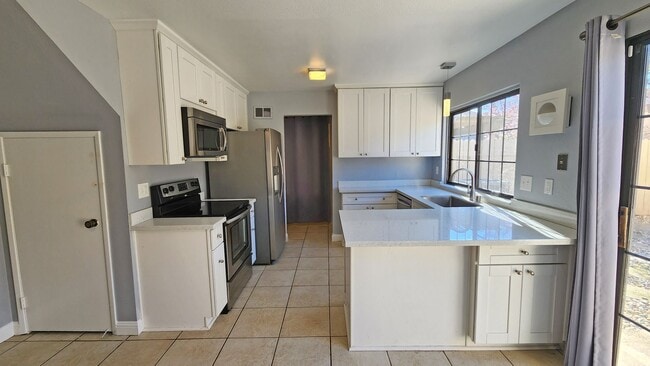 422 Florin Rd in Sacramento, CA - Building Photo - Building Photo