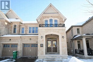 25 Faders Dr in Brampton, ON - Building Photo