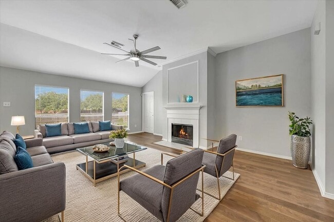 property at 3915 Summerfield Dr