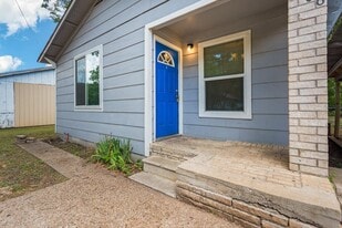 1206 Joslin St in Cleburne, TX - Building Photo