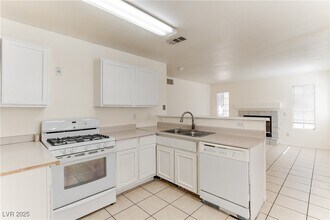 4672 Krissylouise Way in Las Vegas, NV - Building Photo - Building Photo