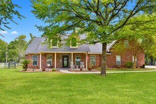 9072 Grand Lake Estates Dr in Montgomery, TX - Building Photo