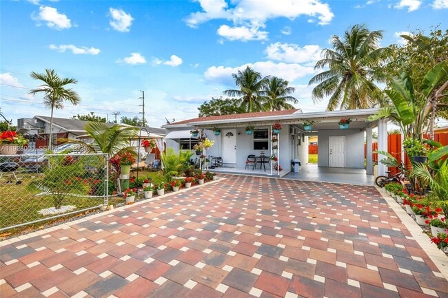 2210 Roosevelt St in Hollywood, FL - Building Photo - Building Photo