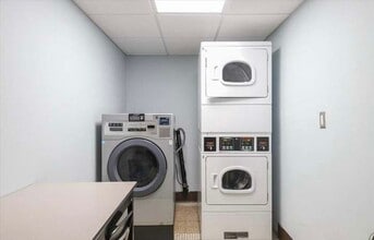 130 Colonial Pkwy in Yonkers, NY - Building Photo - Building Photo