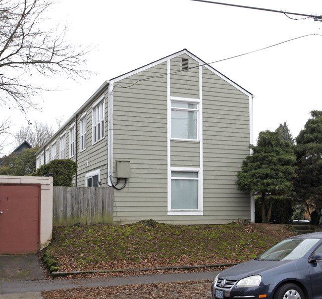 The Townhouses in Portland, OR - Building Photo - Building Photo