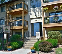 El Chaparral Apartments in Riverside, MO - Building Photo - Building Photo