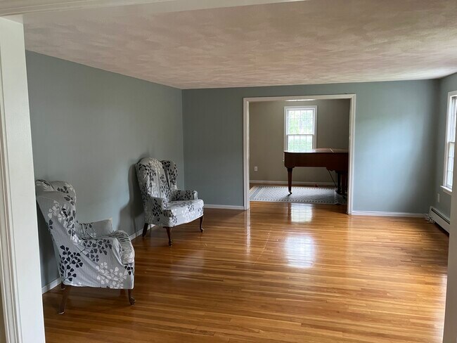 property at 5 Freeman Cir