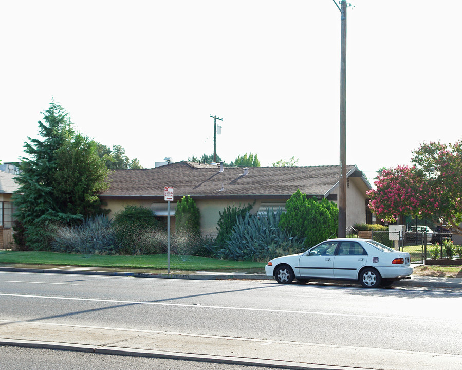 2534-2804 N 1st St in Fresno, CA - Building Photo