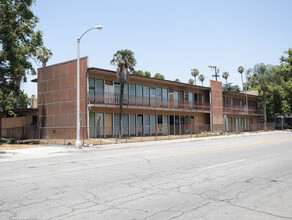 1600 N Arrowhead Ave in San Bernardino, CA - Building Photo - Building Photo