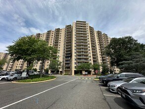 203 Yoakum Pkwy in Alexandria, VA - Building Photo - Building Photo