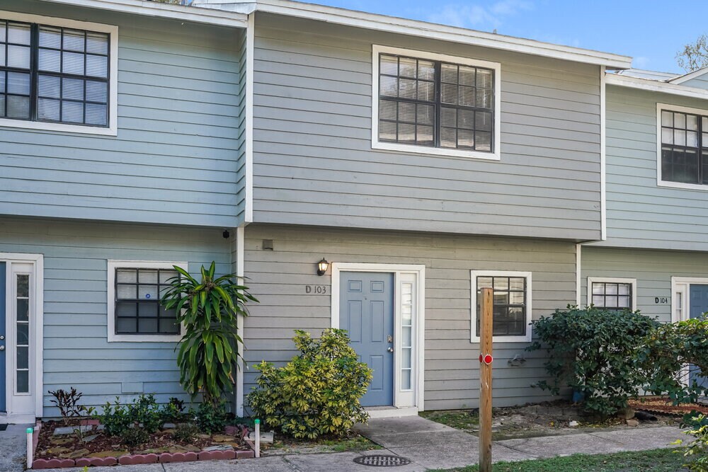1910 W Sligh Ave in Tampa, FL - Building Photo