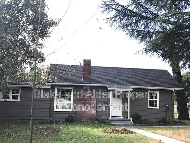 5916 SE Knapp St in Portland, OR - Building Photo - Building Photo