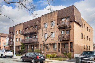 3621 193rd St in Flushing, NY - Building Photo