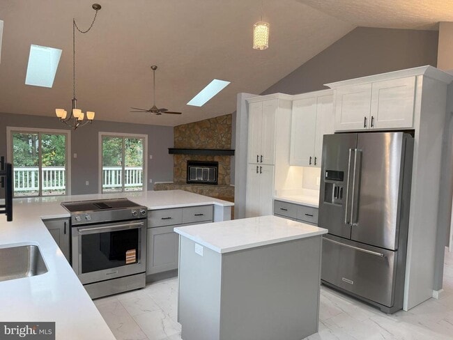 10909 Clara Barton Ct in Fairfax, VA - Building Photo - Building Photo