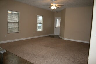 1827 Dillon Wood Dr in Portales, NM - Building Photo - Building Photo