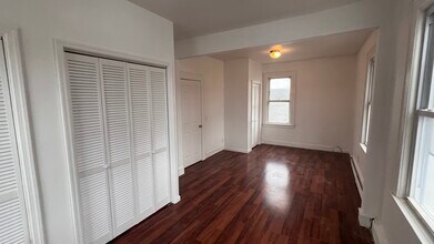 247 Elm St, Unit #2 in Elmwood Park, NJ - Building Photo - Building Photo