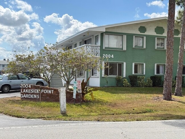 property at 2004 Lake Osborne Dr