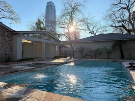 4726 Ivanhoe St in Houston, TX - Building Photo