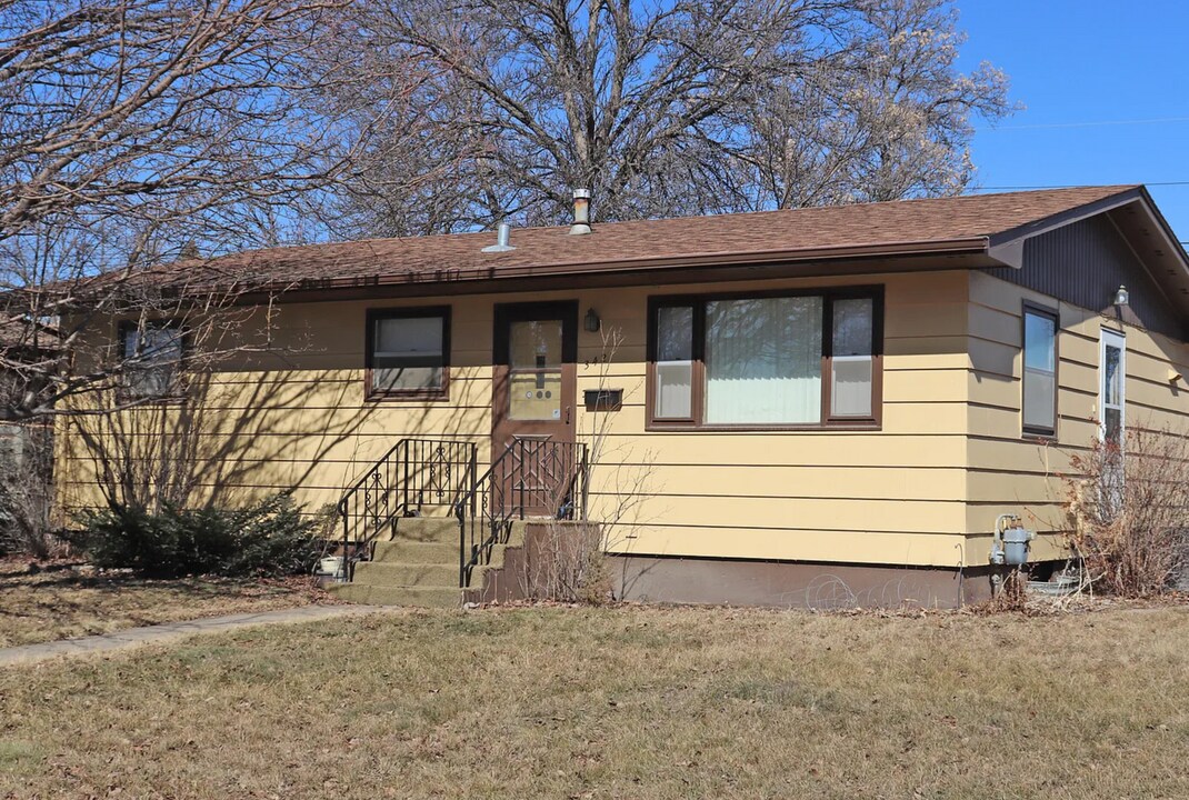 342 E Central Ave in Bismarck, ND - Building Photo