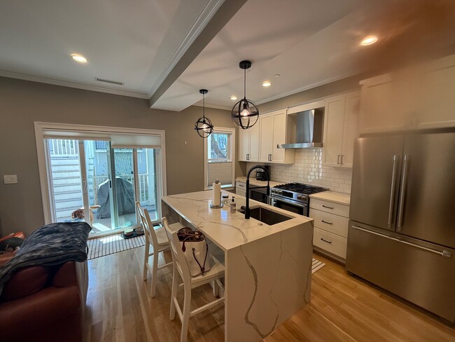 177 London St, Unit 1 in Boston, MA - Foto de edificio - Building Photo