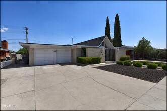 8400 Parkland Dr in El Paso, TX - Building Photo - Building Photo