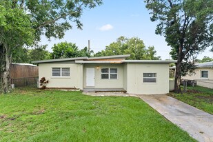 1937 Ridgewood Dr in Clearwater, FL - Building Photo