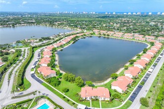 7784 Emerald Cir in Naples, FL - Building Photo - Building Photo