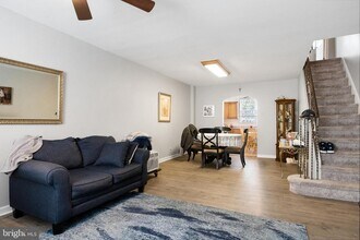 1520 S Iseminger St in Philadelphia, PA - Building Photo - Building Photo