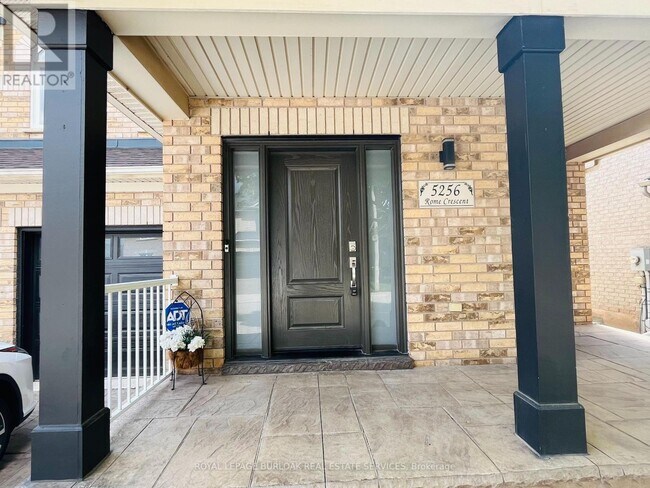 5256 Rome Crescent in Burlington, ON - Building Photo - Building Photo