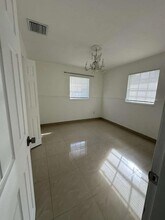 4871 SW 24th Ave in Fort Lauderdale, FL - Building Photo - Building Photo