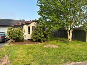 2815 E Section St in Mount Vernon, WA - Foto de edificio - Building Photo