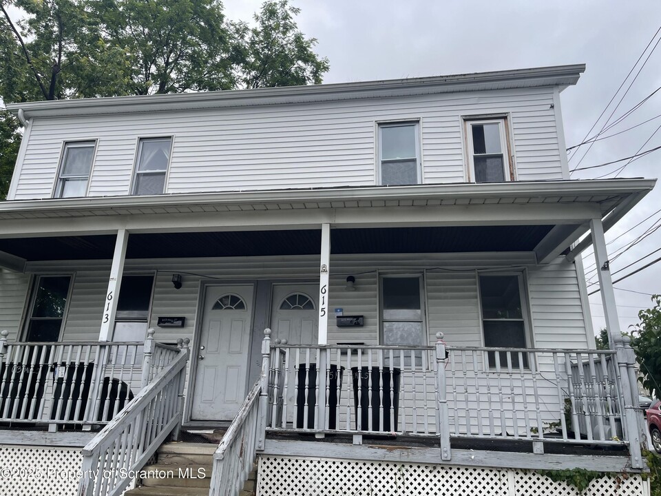 615-615 Mill St in Dunmore, PA - Building Photo