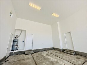 981 Woodburn Ln in Las Vegas, NV - Building Photo - Building Photo
