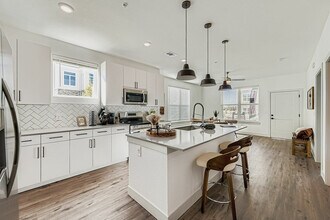 The Gallery Modern Apartments in Aurora, CO - Foto de edificio - Building Photo