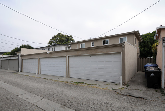 3143 S Barrington Ave in Los Angeles, CA - Foto de edificio - Building Photo