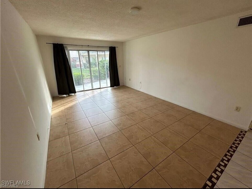 3704 Broadway, 107 in Ft. Myers, FL - Building Photo