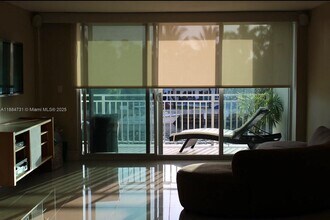 9500 W Bay Harbor Dr in Bay Harbor Islands, FL - Building Photo - Building Photo