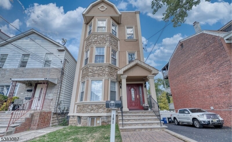 131 Sylvan Ave in Newark, NJ - Building Photo