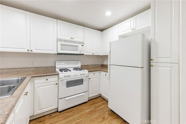 2257 Watermarke Pl in Irvine, CA - Foto de edificio - Building Photo