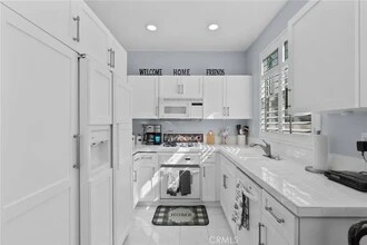 27905 Crown Court Cir in Santa Clarita, CA - Building Photo - Building Photo