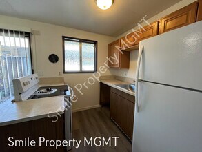 8383 SE Brooklyn St in Portland, OR - Building Photo - Building Photo