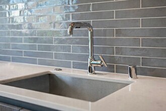 110 Channel St in San Francisco, CA - Foto de edificio - Building Photo