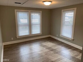 814 Broadway Ave NW in Grand Rapids, MI - Building Photo - Building Photo