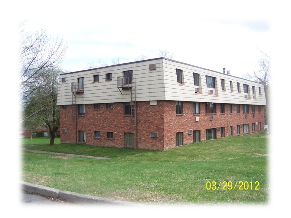 Brigham House Apartments in Maybrook, NY - Building Photo