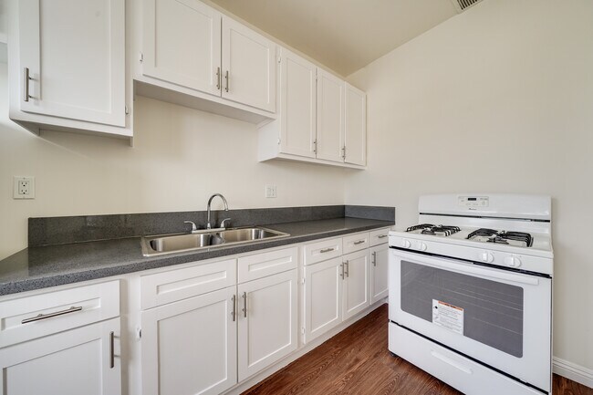 1059 Normandie Ave in Los Angeles, CA - Building Photo - Building Photo