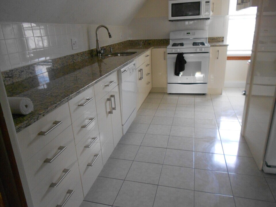 65 Fairbanks St, Unit 2 in Boston, MA - Building Photo