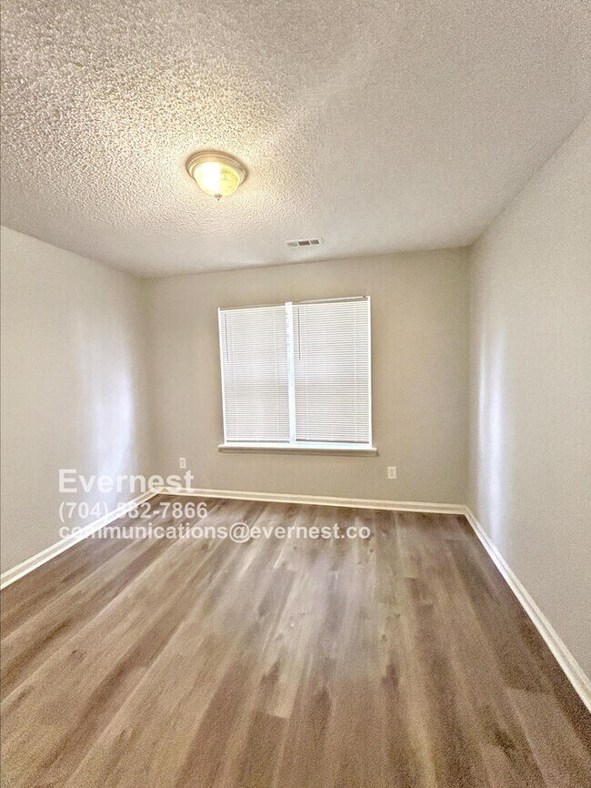 2436 Fairstone Ave in Charlotte, NC - Building Photo - Building Photo