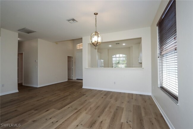 11204 Lakeland Cir in Ft. Myers, FL - Building Photo - Building Photo