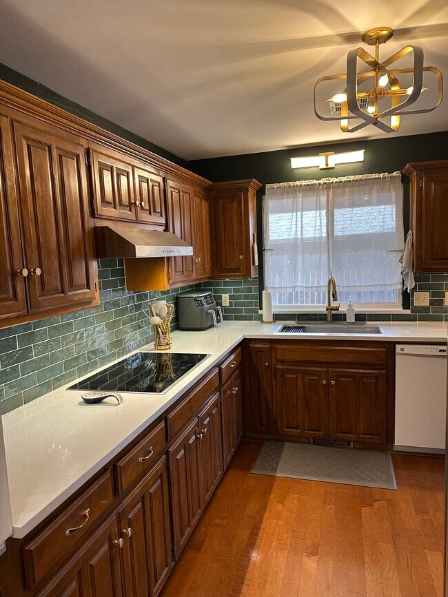 property at 400 Albany Dr