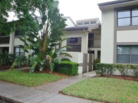 270 Woodlake Wynde in Oldsmar, FL - Building Photo